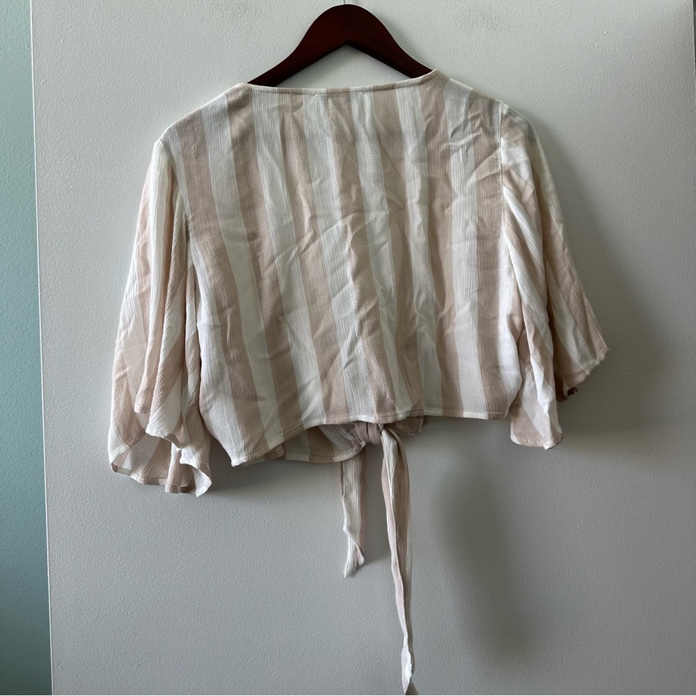American Eagle AEO white & tan striped flowy cropped tie front top shirt - Picture 3 of 7